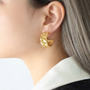 18K gold plated titanium C-hoop earrings featuring creative heart relief patterns