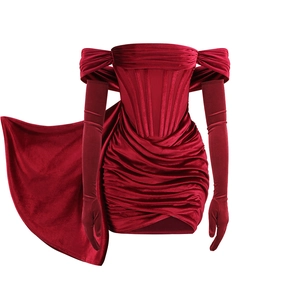 Robe de soirée élégante en velours rouge avec gants d'opéra longs assortis et corset