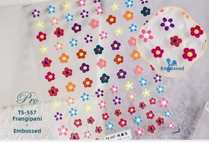 Détail macro des stickers ongles frangipanier 5D gaufrés TS-557 avec relief doux