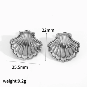 Macro view of shell-shaped striped stainless steel earrings with size 25.5x22mm and weight 9.2g