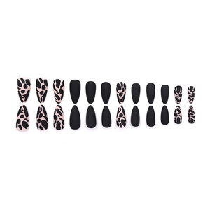 Matte schwarze und Leopard-Print Mandel-Nagel-Set mit 24 Stück zum Aufkleben