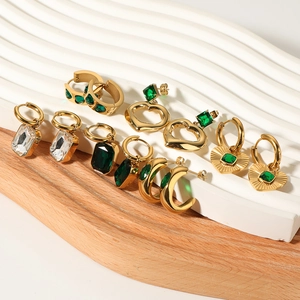 Vintage gold-plated titanium earrings set with heart emerald and cubic zirconia stones