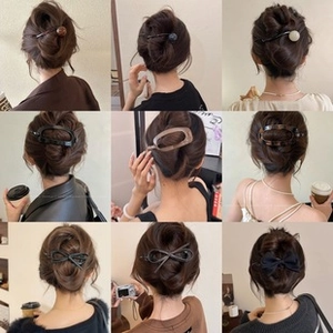 Verschiedene schwarze und Schildpatt-Haarspangen sowie Accessoires für Damen