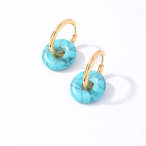 Détails de boucles d'oreilles en acier doré avec pendentifs ronds en pierre turquoise