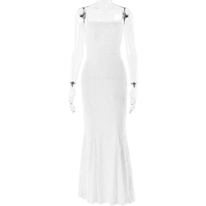 Robe élégante en dentelle blanche avec bretelles fines et coupe sirène moulante