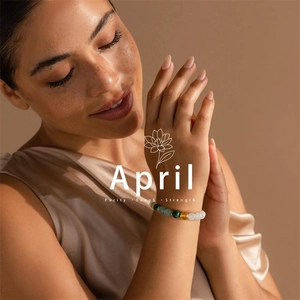 Naturstein-Perlenarmband 8mm für Damen mit April-Geburtssteinkarte und Gold-Zwischenstücken