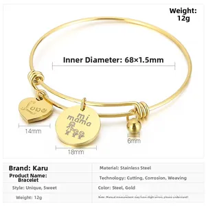 Detail of adjustable golden stainless steel bracelet with heart and Love mi mama charms