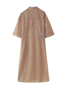 Vue arrière de la robe chemise midi à manches courtes et rayures verticales marron