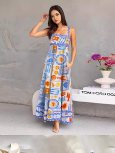 Ärmelloses Sommerkleid mit mediterranem Muster in Blau und Orange, eckiger Ausschnitt