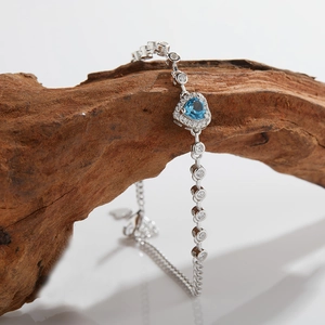 Bracelet élégant en argent s925 avec cœur en topaze bleue et pavé de diamants brillants