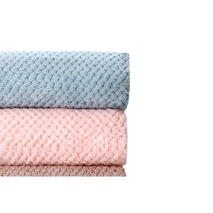 Serviettes de bain gaufrées à séchage rapide en bleu clair, rose et marron café