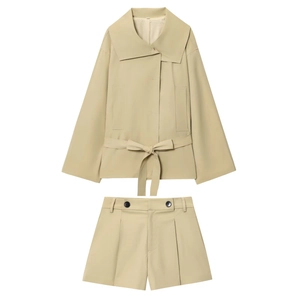 Completo Da Donna Trench Cropped Con Revers E Pantaloncini Pieghettati Con Bottoni Cachi Giacca Con Cintura Moda