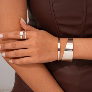 Detailed shot of silver minimalist irregular open cuff bracelet and matching ring set