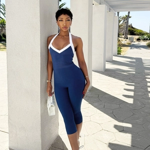 Combinaison de yoga bleu marine à col en U avec bordure blanche en tricot côtelé
