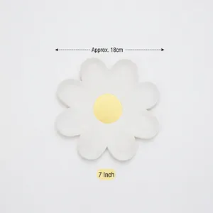 7-inch daisy shaped paper plates for birthday parties and eco-friendly picnics
