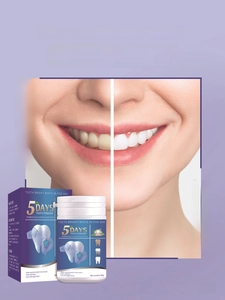 Dettaglio macro della polvere sbiancante per denti da 80g con risultati prima e dopo