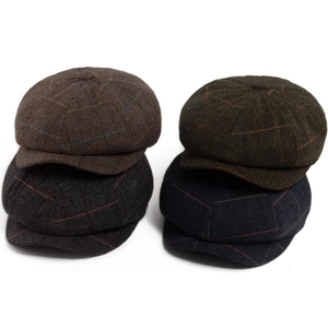 Set mit vier Vintage-Schiebermützen aus Tweed-Wolle mit klassischem Fischgrätmuster