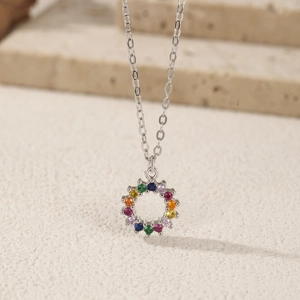 Elegante Halskette aus S925 Sterlingsilber mit einem buntem Edelstein-Kreisanhänger Schmuck