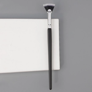 Professional fan makeup brush with dual-tone bristles for highlighting and cleaning powder