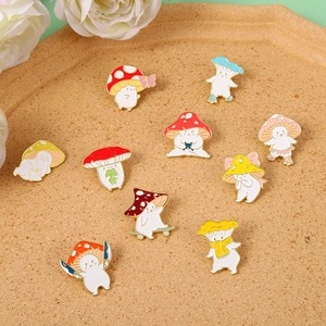 Lot de 10 broches mignonnes en émail champignon de dessins animés aux styles variés