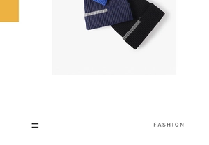 Détail du bonnet en maille côtelée avec rayures grises et étiquette tendance pour l'hiver