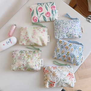 Close-up of floral cotton organizer bags with zipper and handle in various patterns