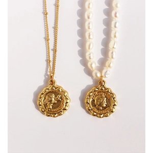Collana Vintage Francese Con Pendente a Moneta Elisabetta II Per Donna Medaglione Ali di Angelo a Doppia Faccia Perla d'Acqua Dolce Gioielli in Rame