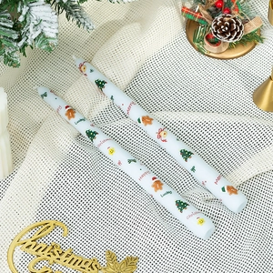 Lot de 2 bougies de Noël avec motifs de bonhomme en pain d'épices et sapins
