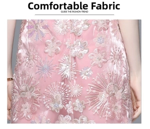 Vue détaillée de la broderie de paillettes roses en forme de soleil sur tissu organza