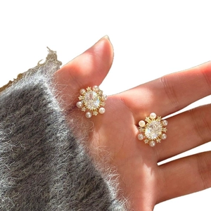 Elegant gold-plated flower stud earrings with oval zircon and white pearls for women