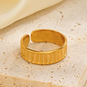Anello regolabile in acciaio inossidabile placcato oro 18K con trama verticale