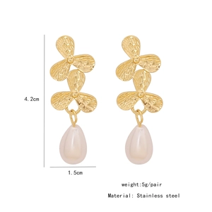 Detailed dimensions of stainless steel flower earrings with teardrop pearls