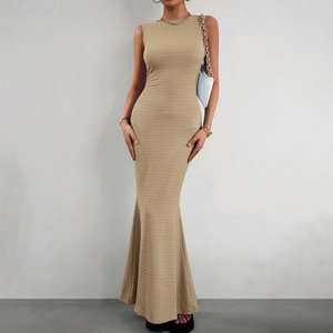 Elegant khaki sleeveless knit maxi dress with pleated texture and fisheye silhouette