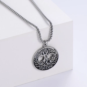 Pendentif Arbre de Vie viking argenté de forme ronde sur support minimaliste