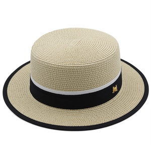Cappello di paglia a testa piatta stile retrò con nastro nero e decorazione dorata M