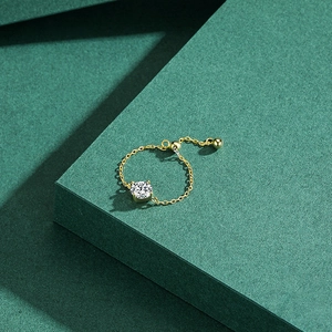Adjustable S925 silver chain ring with a sparkling round zircon on a green background