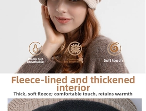 Detail van warme beige gebreide muts met dikke zwarte thermische fleecevoering voor de winter