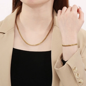Ensemble collier et bracelet maille gourmette dorée polie au style hip-hop moderne