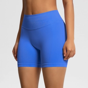 Détail du short de sport sans couture bleu cobalt avec taille haute côtelée