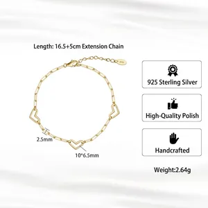 Bracciale a graffetta in argento S925 placcato oro 14K con ciondoli a cuore e estensione