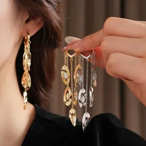 Boucles d'oreilles pendantes de luxe avec cristaux de zircon en finition or et argent