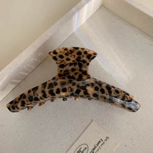 Leopard print cellulose acetate hair claw clip in beige and brown for elegant hairstyles