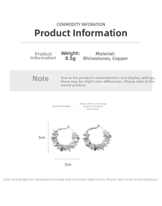 Vue détaillée des boucles d'oreilles géométriques argentées de 3cm avec strass