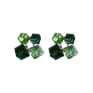 Orecchini geometrici quadrati in cristallo con blocchi di colore verde e perni in argento