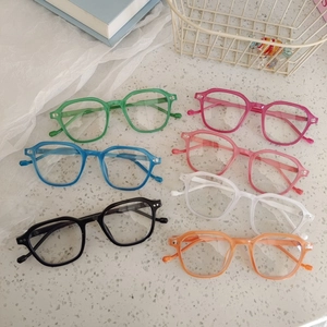 Fashionable UV-protective children's sunglasses in seven vibrant colors for boys and girls