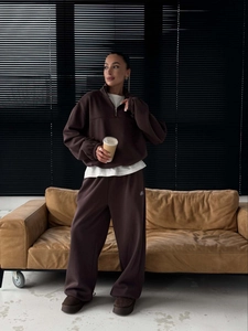 Brown vintage loose sweatshirt and wide-leg trousers set for women in casual autumn style
