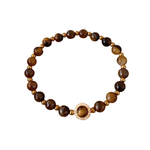 Bracelet en perles d'oeil de tigre avec séparateurs dorés et centre en strass brillant