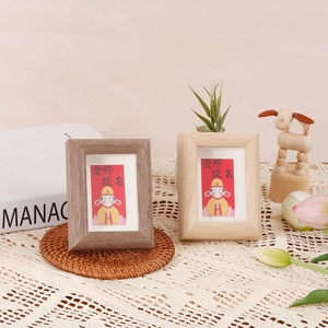 Inspirational wooden picture frames for students with decorative calligraphy and tulip decor