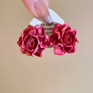 Detailed macro shot of S925 silver resin rose flower studs showing petal textures