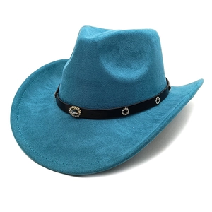 Detailansicht türkisfarbener Cowboyhut aus Wildleder mit verzierter Lederband-Applikation